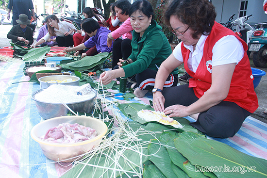 Để người dân vùng lũ không bị đói, rét